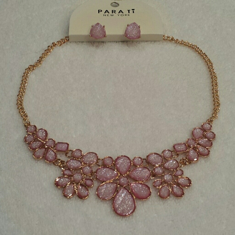 NWT NECKLACE AND EARRING SET
